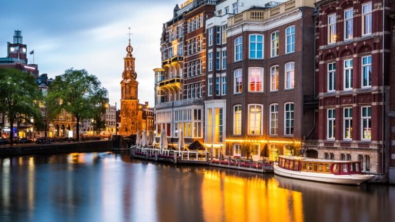 Explore Amsterdam Like Never Before – A Journey Through Time, Culture, and Cuisine with Our AI Audio Guide